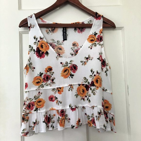 Floral Ruffle Crop Tank - Picture 3 of 8